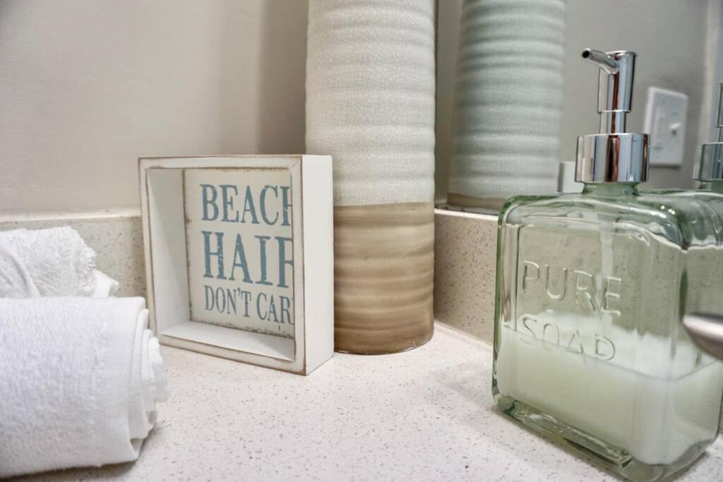 Serenity At Seascape: Steps To The Beach & Shops Palm Beach Shores Eksteriør billede